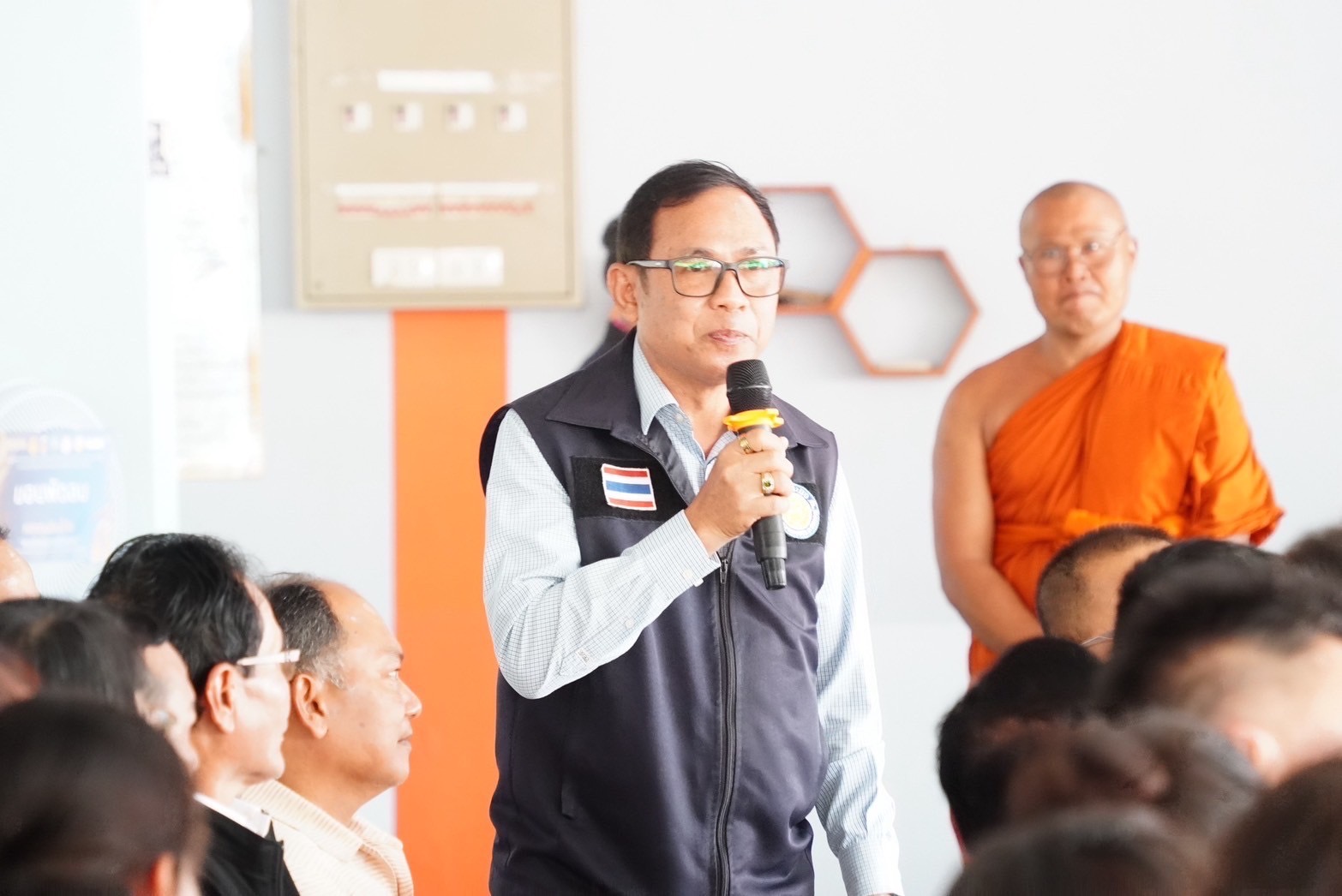 ประมงจังหวัดพัทลุง พร้อมด้วย  ประมงอำเภอเขาชัยสน นักวิชาการประมงปฏิบัติการ  และเจ้าหน้าที่สำนักงานประมงจังหวัดพัทลุง ร่วมกิจกรรม โครงการหน่วยบำบัดทุกข์ บำรุงสุข สร้างรอยยิ้มให้กับประชาชน ประจำปีงบประมาณ พ.ศ. 2568 ครั้งที่ 4 ณ วัดห้วยแตน หมู่ที่ 2 ตำบลหานโพธิ์ อำเภอเขาชัยสน จังหวัดพัทลุง..คลิก