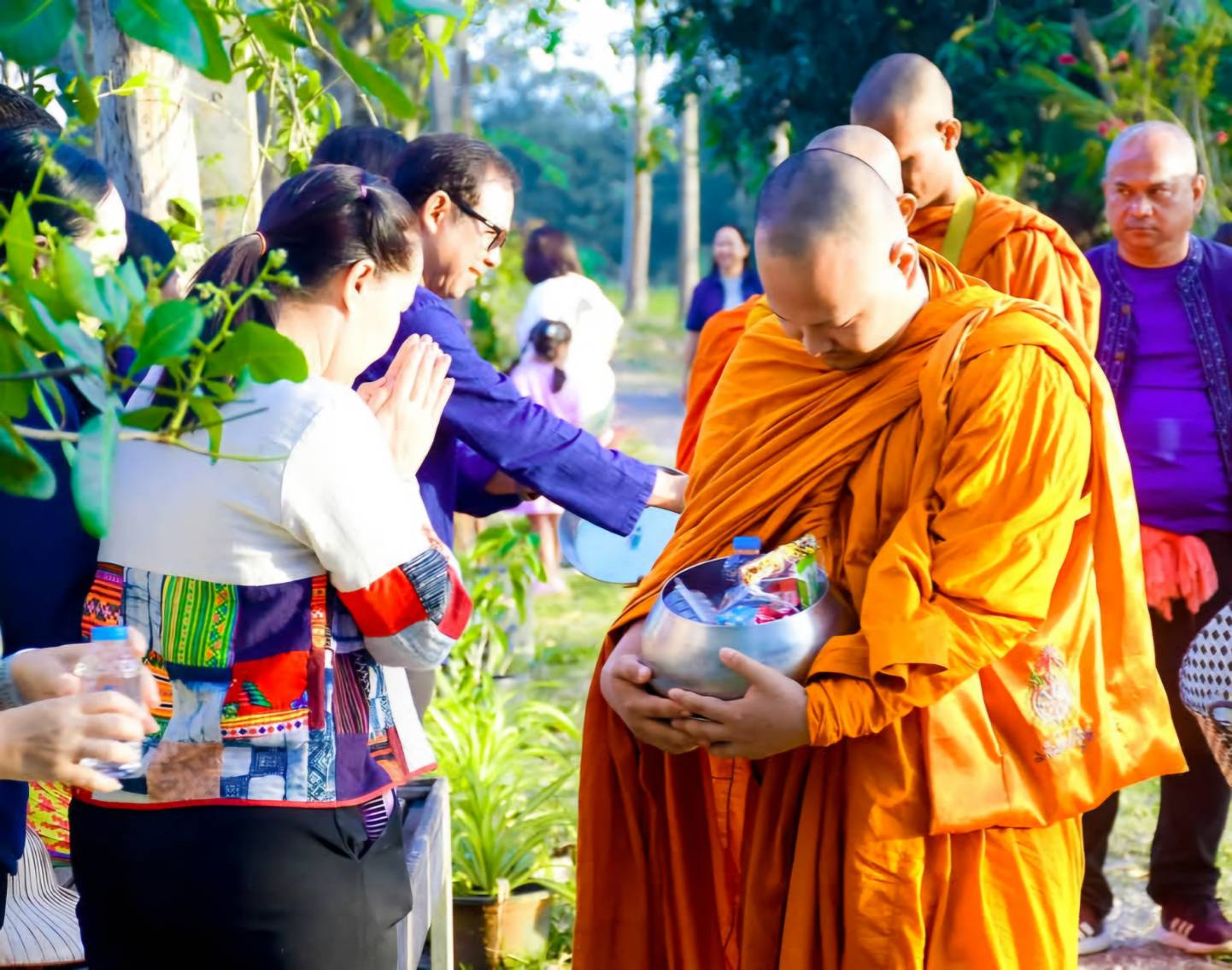 ประมงจังหวัดพัทลุง เข้าร่วมพิธีตักบาตรพระสงฆ์ และพิธีทำขวัญข้าว กิจกรรม “บูชาแม่โพสพนอบนบจอมผไท” ณ นาบ้านหลักโยชน์ หมู่ที่ 4 ตำบลมะกอกเหนือ อำเภอควนขนุน  จังหวัดพัทลุง