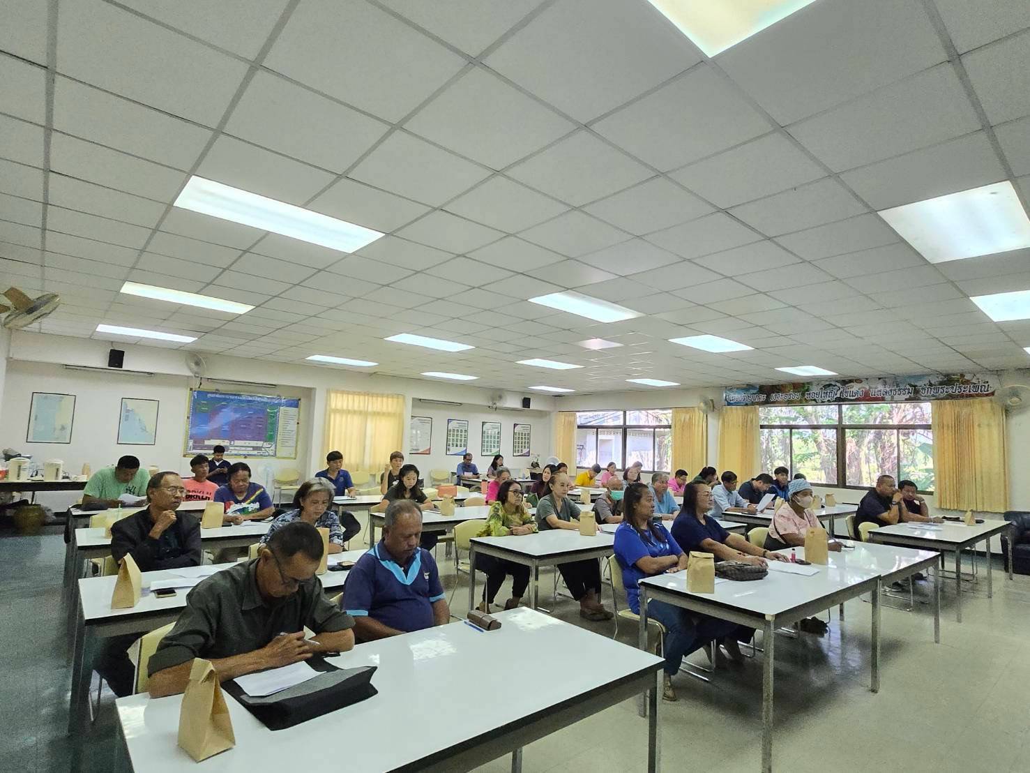 ประชุมกลุ่มแปลงใหญ่หอยนางรม อำเภอกาญจนดิษฐ์ ครั้งที่ 2/2568