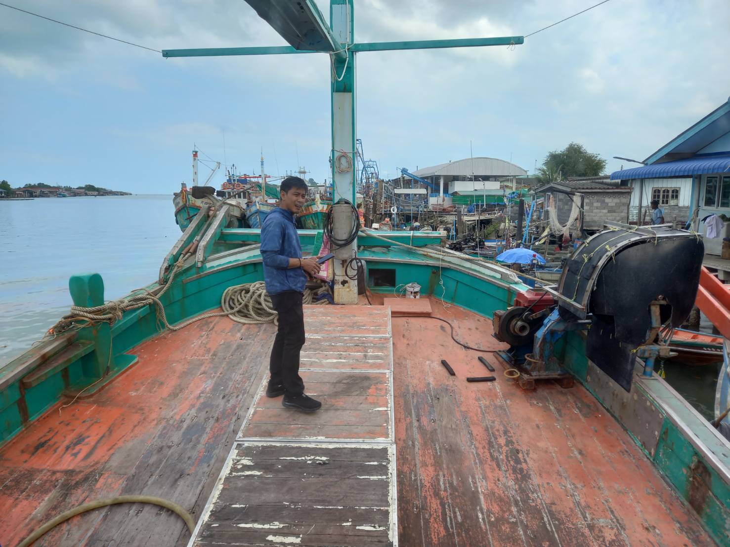 ตรวจสอบเรือประมง ณ คลองดอนสัก จังหวัดสุราษฎร์ธานี