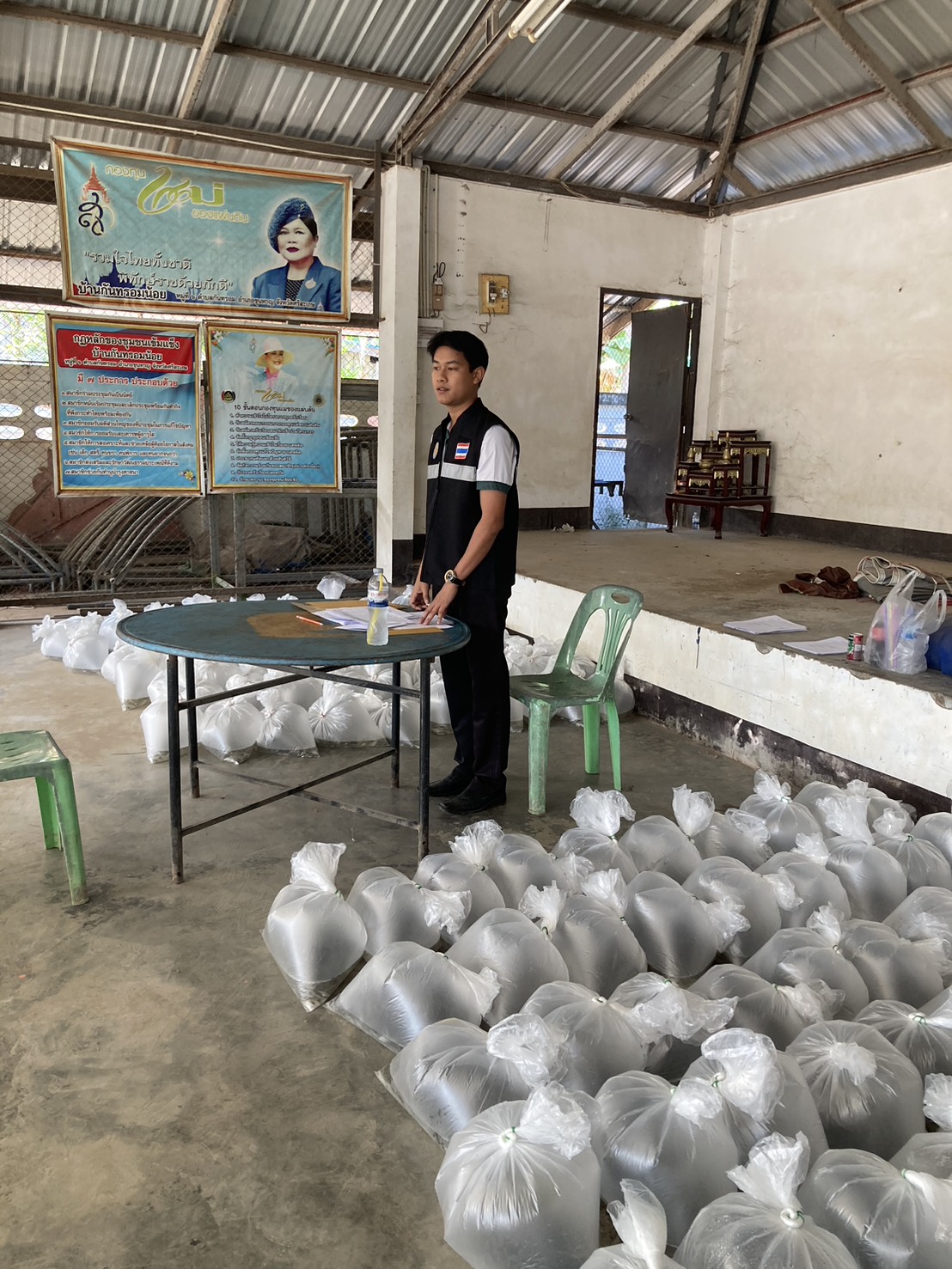 ลงพื้นที่ส่งเสริมองค์ความรู้ และมอบปัจจัยการผลิตโครงการพัฒนาเกษตรกรรมยั่งยืน กิจกรรมพัฒนาเกษตรทฤษฎีใหม่ ปีงบประมาณ 2568 อำเภอขุนหาญ..คลิก