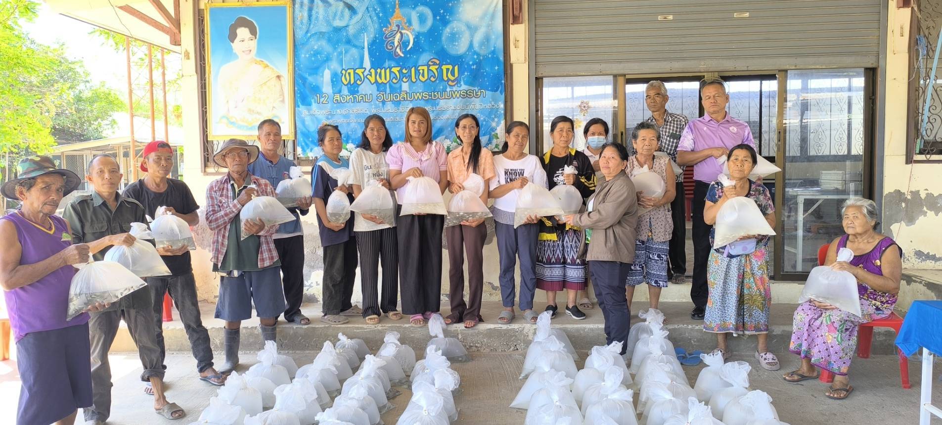 ถ่ายทอดความรู้ให้แก่เกษตรกรโครงการศูนย์เรียนรู้การเพิ่มประสิทธิภาพการผลิตสินค้าเกษตร อำเภอเมือง