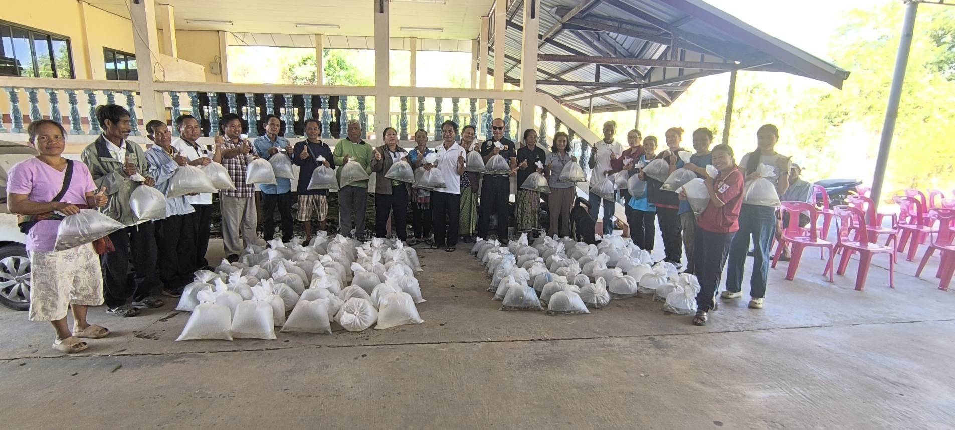 ถ่ายทอดความรู้ให้แก่เกษตรกรโครงการศูนย์เรียนรู้การเพิ่มประสิทธิภาพการผลิตสินค้าเกษตร อำเภอเมือง