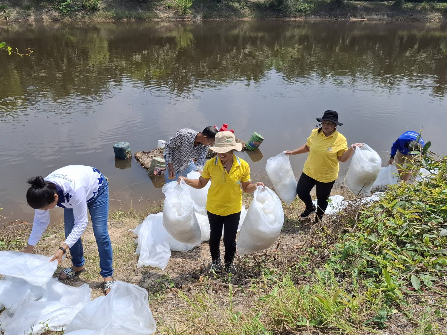 โครงการบริหารจัดการทรัพยากรประมง กิจกรรมบริหารจัดการทรัพยากรประมงน้ำจืด ค่าใช้จ่ายในการเพิ่มผลผลิตสัตว์น้ำในแหล่งน้ำชุมชน เพื่อเพิ่มรายได้และลดค่าครองชีพของประชาชน ประจำปีงบประมาณ 2568