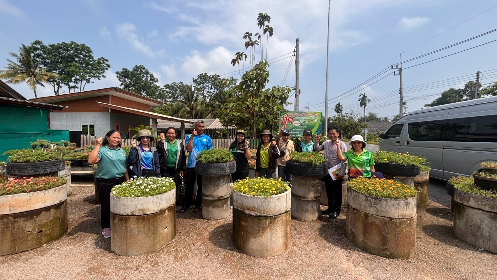 นักวิชาการประมงปฏิบัติการ ลงพื้นที่ตรวจเยี่ยมแปลงผลิตสินค้า ของเกษตรกรที่นำผลผลิตมาจำหน่ายในตลาดเกษตรกร  จำนวน 10 แปลง พื้นที่ อำเภอเมือง และควนขนุน  เพื่อรักษามาตรฐานสินค้าเกษตรที่นำมาจำหน่าย..คลิก