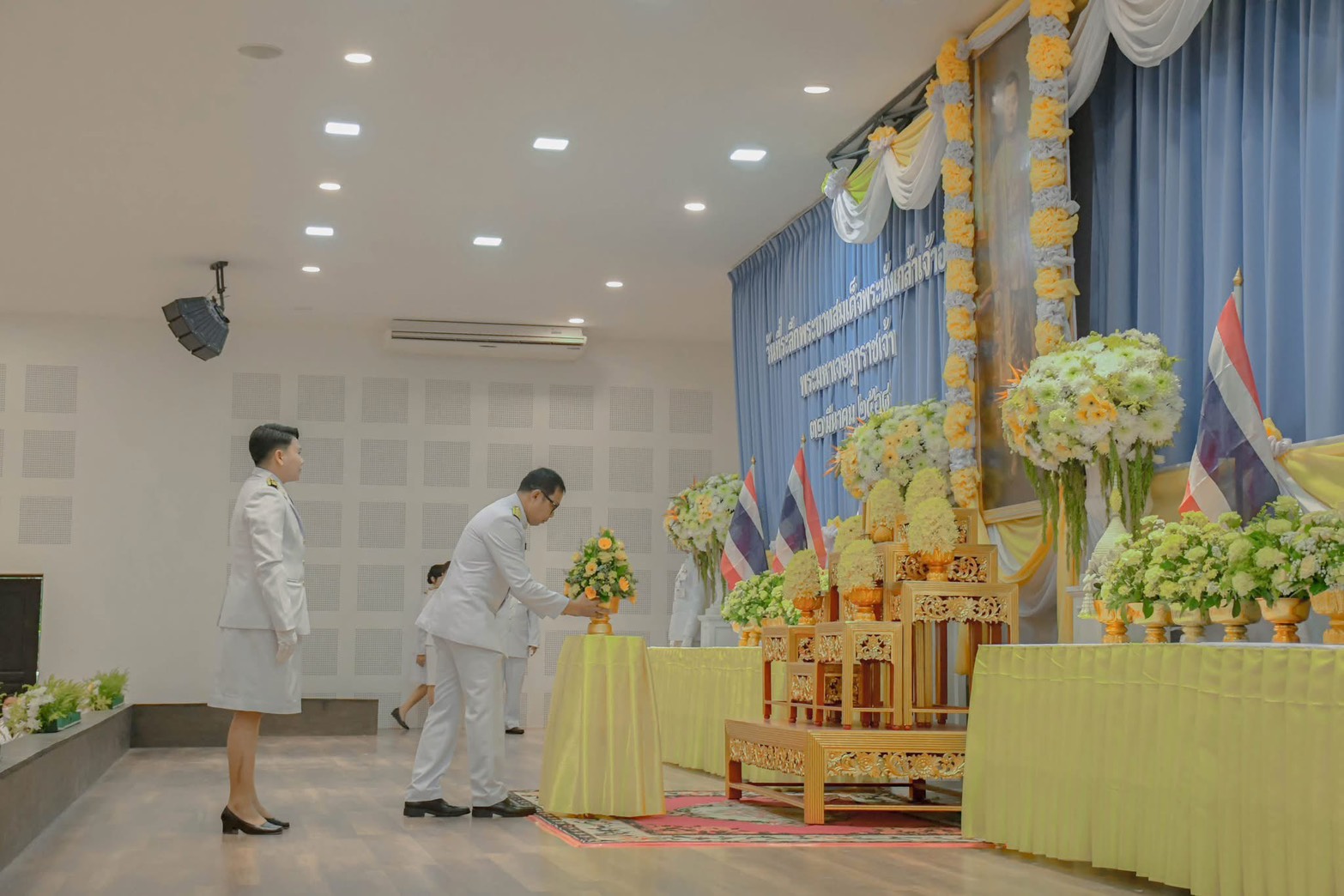 ประมงจังหวัดพัทลุง พร้อมด้วย  หัวหน้ากลุ่มพัฒนาและส่งเสริมอาชีพการประมง นักวิชาการประมง  เข้าร่วมพิธีวางพุ่มดอกไม้ ถวายราชสักการะ เนื่องใน  “วันที่ระลึกพระบาทสมเด็จพระนั่งเกล้าเจ้าอยู่หัว พระมหาเจษฎาราชเจ้า พุทธศักราช 2568”  ณ หอประชุมจังหวัดพัทลุง..คลิก