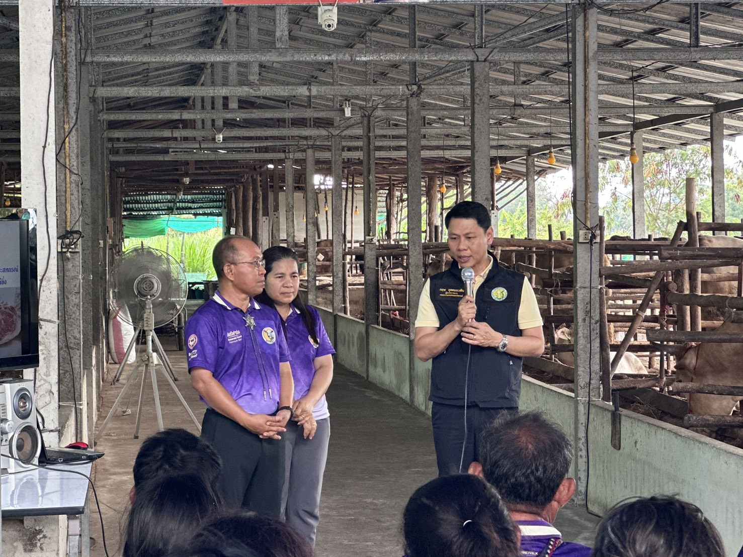 ต้อนรับคณะผู้ตรวจราชการศึกษาดูงานที่อัมรีฟาร์ม..คลิก