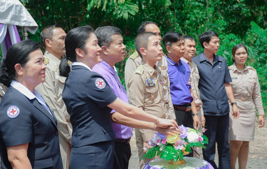 ประมงจังหวัดพัทลุง มอบหมายให้เจ้าพนักงานประมงปฏิบัติงาน กลุ่มบริหารจัดการด้านการประมง รับผิดชอบอำเภอป่าพะยอม  เข้าร่วมพิธีเปิดและส่งมอบบ้านกาชาด ประจำปีงบประมาณ 2568 บ้านเลขที่ 166 หมู่ที่ 6 ตำบลบ้านพร้าว  อำเภอป่าพะยอม จังหวัดพัทลุง