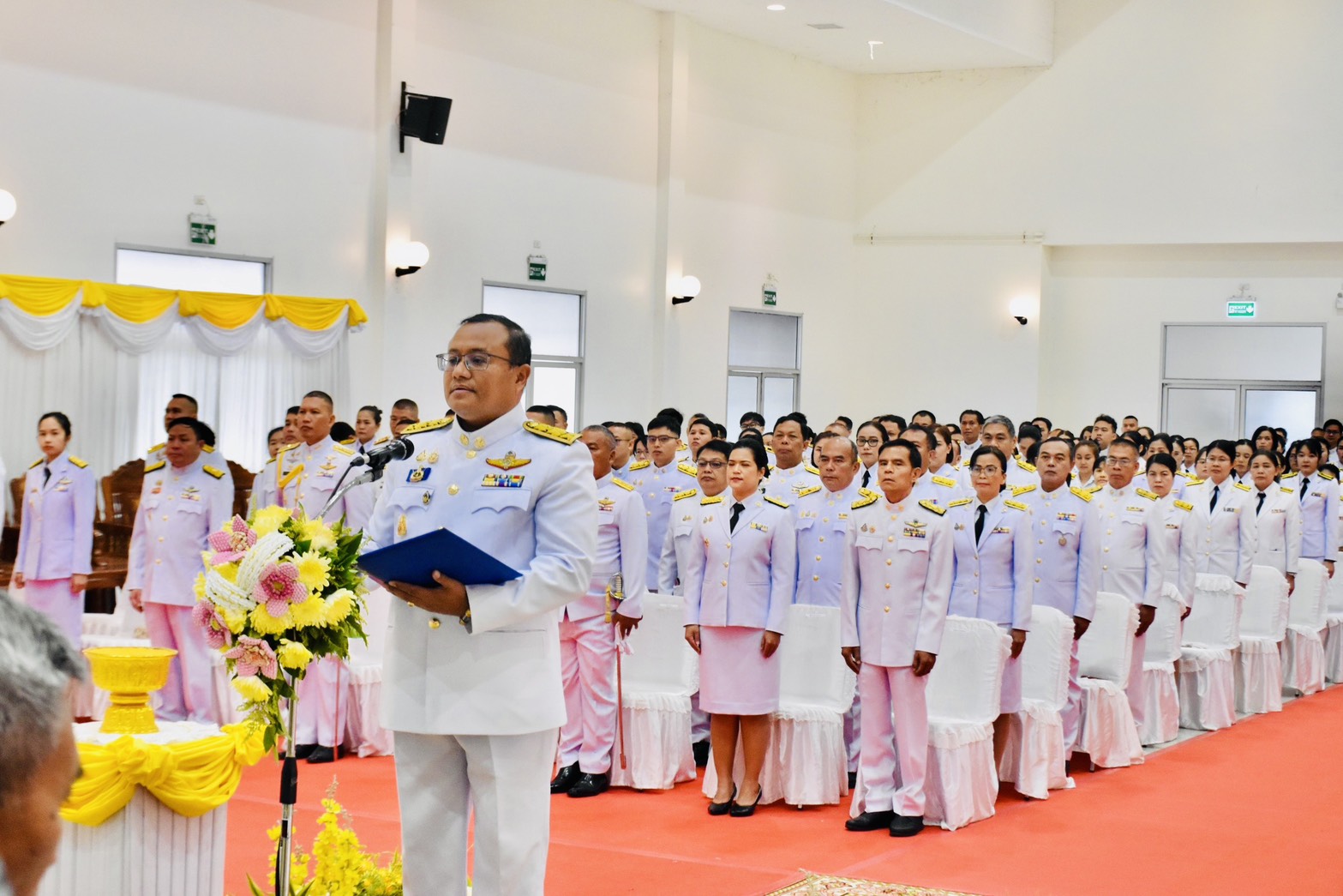 ร่วมพิธีถวายสักการะ วางพานพุ่มดอกไม้สด เบื้องหน้าพระบรมสาทิสลักษณ์ พระบาทสมเด็จพระนั่งเกล้าเจ้าอยู่หัว พระมหาเจษฎาราชเจ้า