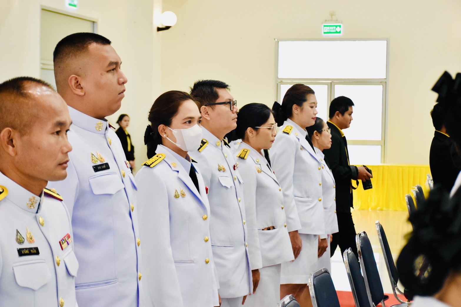 ร่วมพิธีถวายสักการะ วางพานพุ่มดอกไม้สด เบื้องหน้าพระบรมสาทิสลักษณ์ พระบาทสมเด็จพระนั่งเกล้าเจ้าอยู่หัว พระมหาเจษฎาราชเจ้า