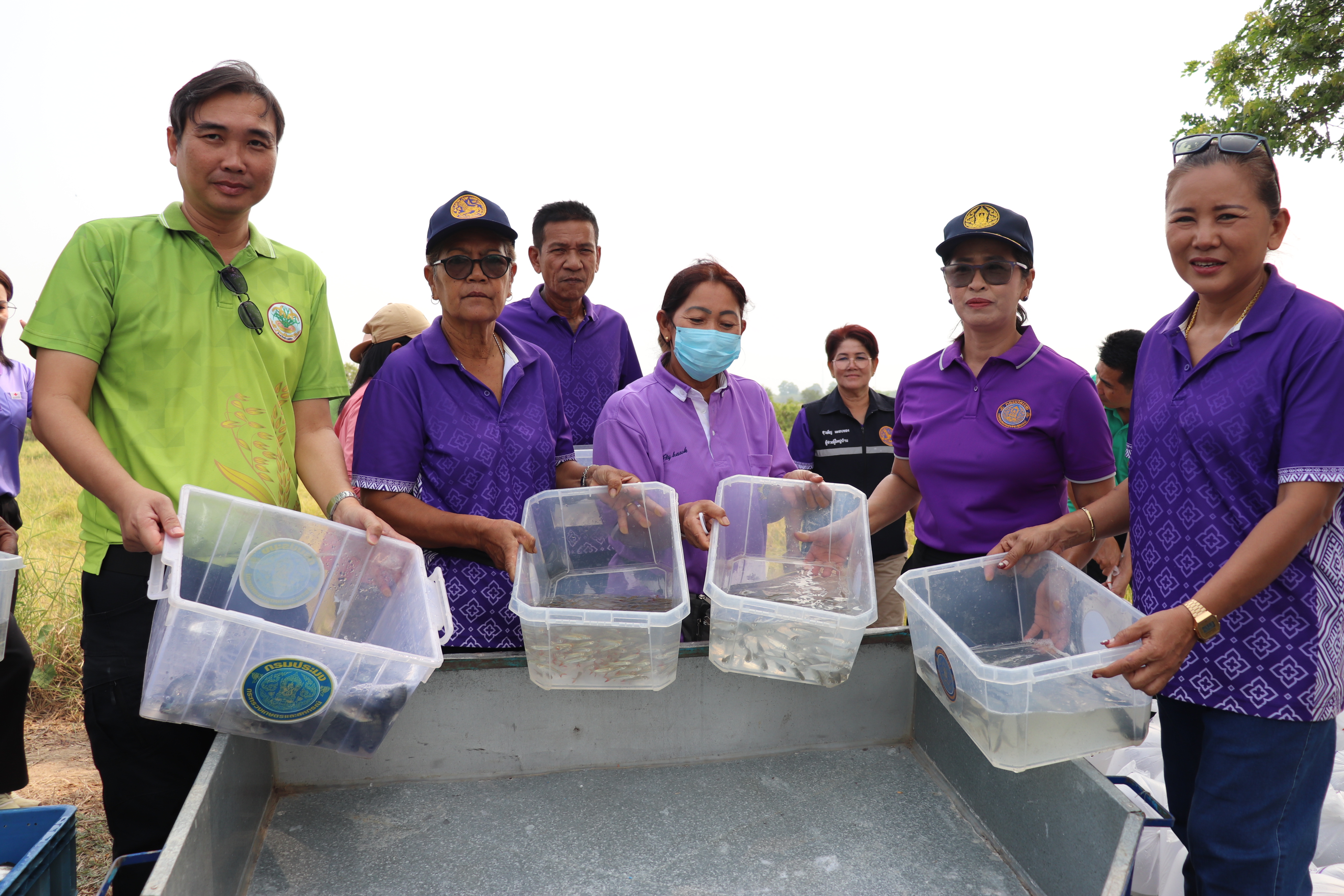 ร่วมปล่อยพันธุ์สัตว์น้ำเศรษฐกิจ 6 ชนิด ณ หนองขโมย และหนองรางยายสา ในพื้นที่อำเภอป่าโมก