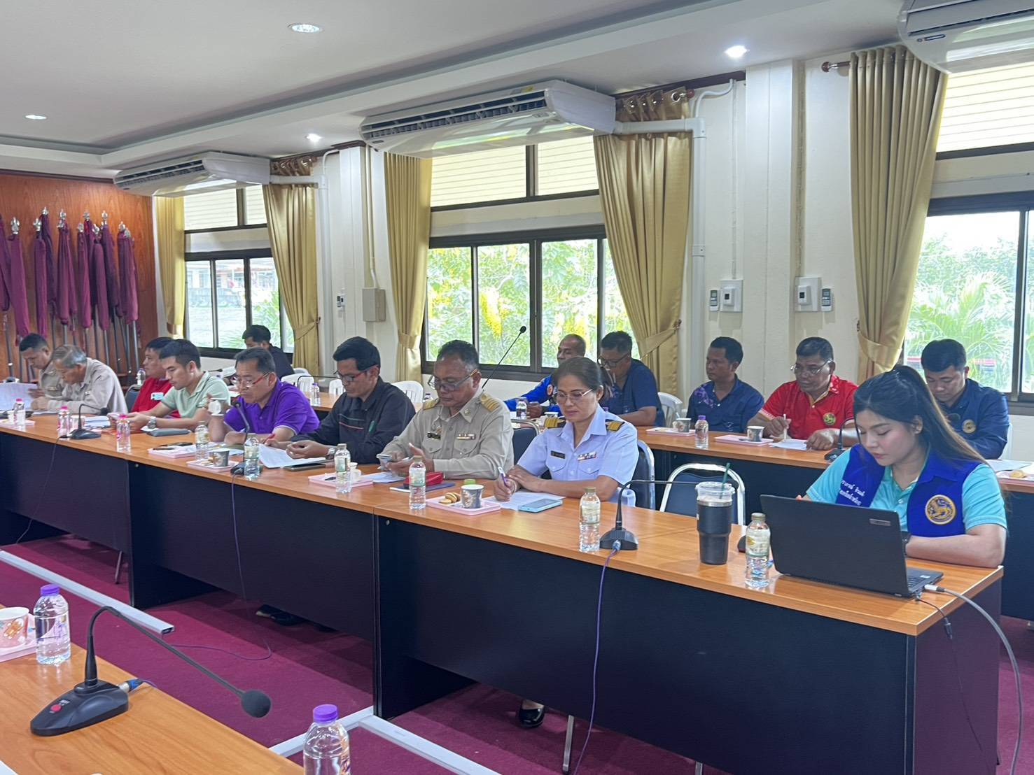 ประมงอำเภอป่าบอน ร่วมประชุมคณะกรรมการศูนย์ปฏิบัติการความปลอดภัยทางถนนอำเภอป่าบอน เพื่อเตรียมการป้องกันและลดอุบัติเหตุทางถนนในช่วงเทศกาลสงกรานต์ พ.ศ. 2568 ณ ห้องประชุม  “เข้าใจ เข้าถึง พัฒนา” ชั้น 2 ที่ว่าการอำเภอป่าบอน..คลิก