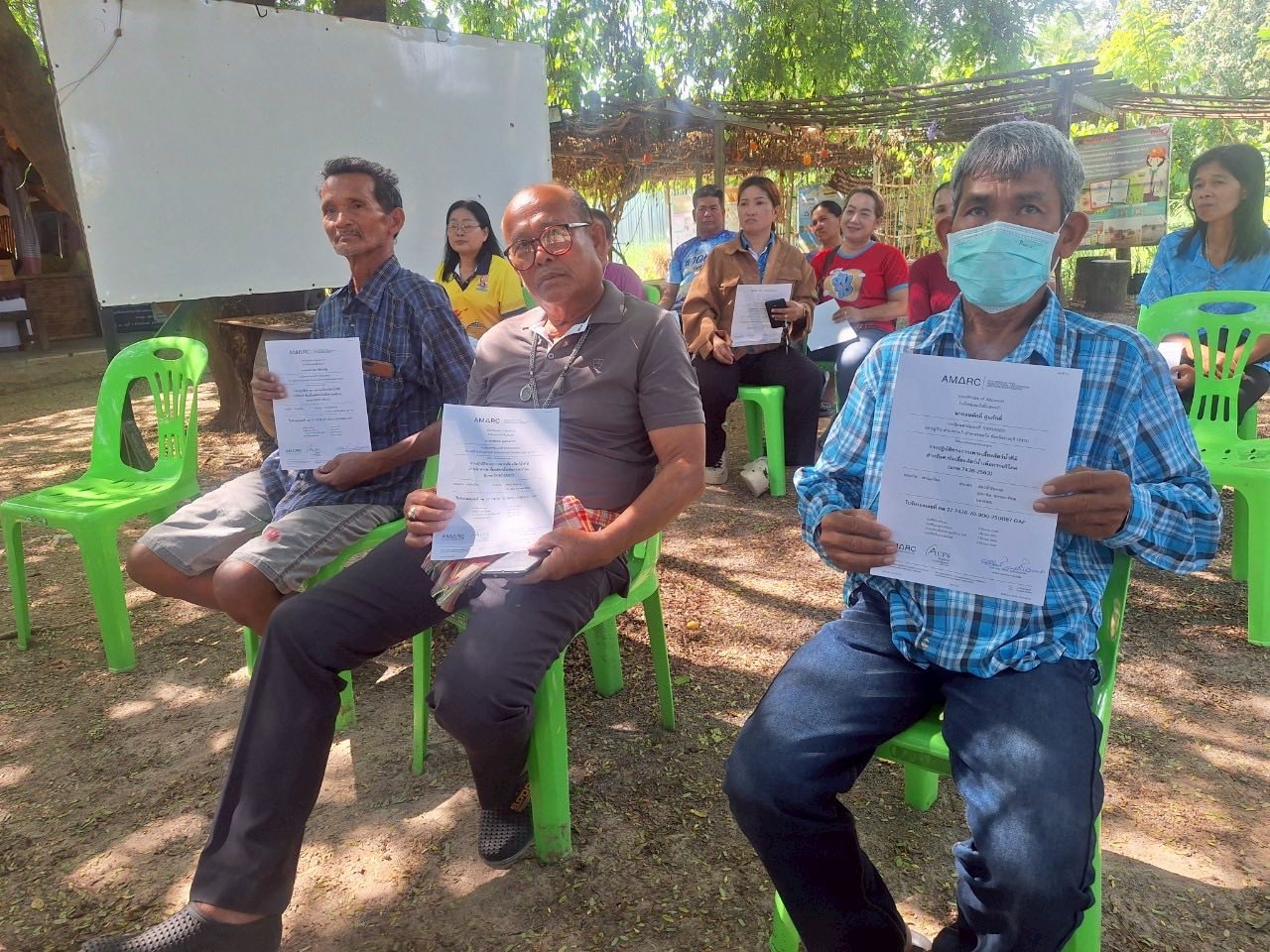 ลงพื้นที่ส่งมอบใบรับรองการปฏิบัติทางการเพาะเลี้ยงสัตว์น้ำที่ดี สำหรับฟาร์มเลี้ยงสัตว์น้ำเพื่อบริโภค(มกษ.7436-2563)