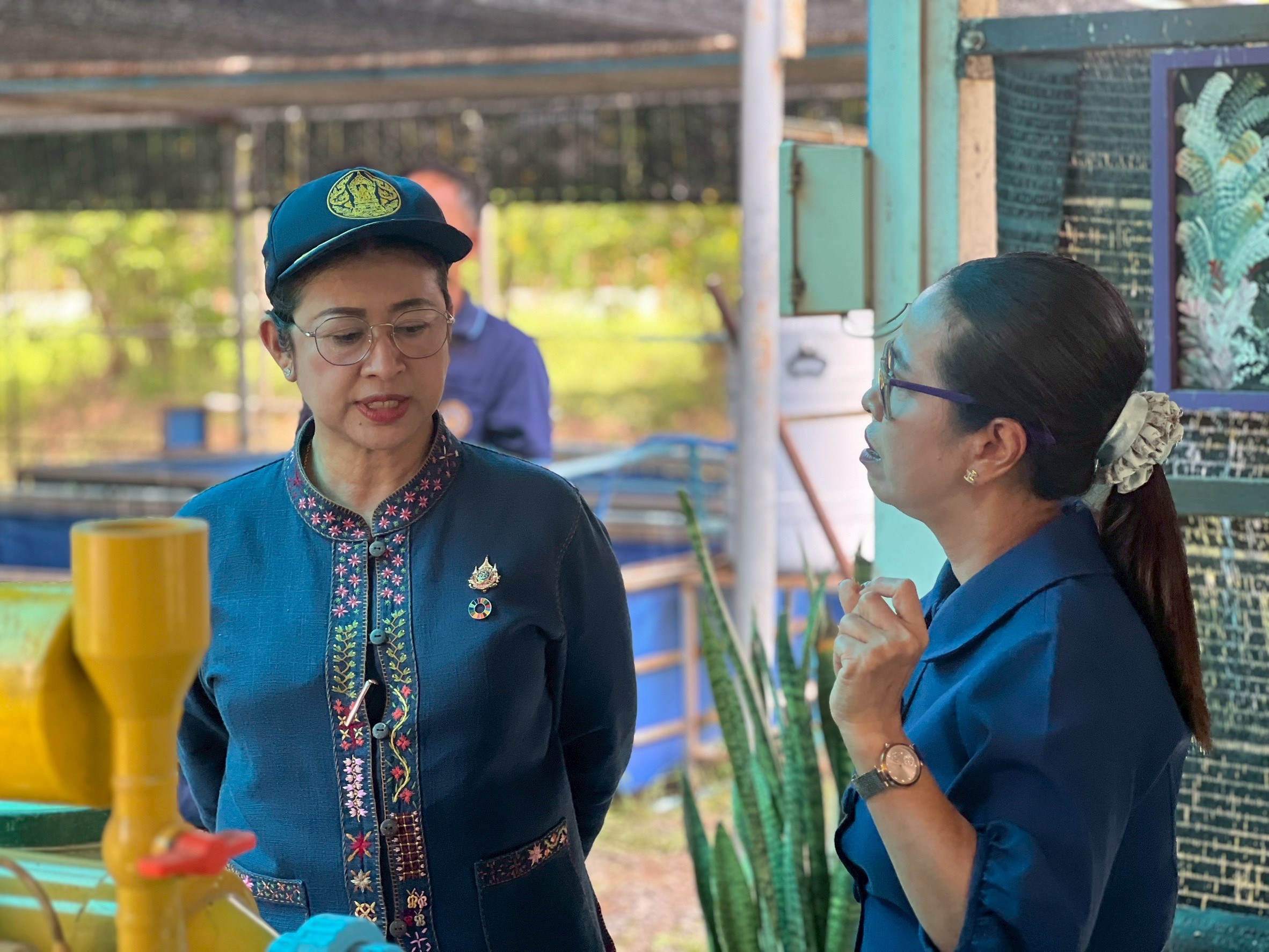 นางฐิติพร หลาวประเสริฐ รองอธิบดีกรมประมง ลงพื้นที่ตรวจเยี่ยมการดำเนินงานของศูนย์วิจัยและพัฒนาการเพาะเลี้ยงสัตว์น้ำจืดอ่างทอง..คลิก