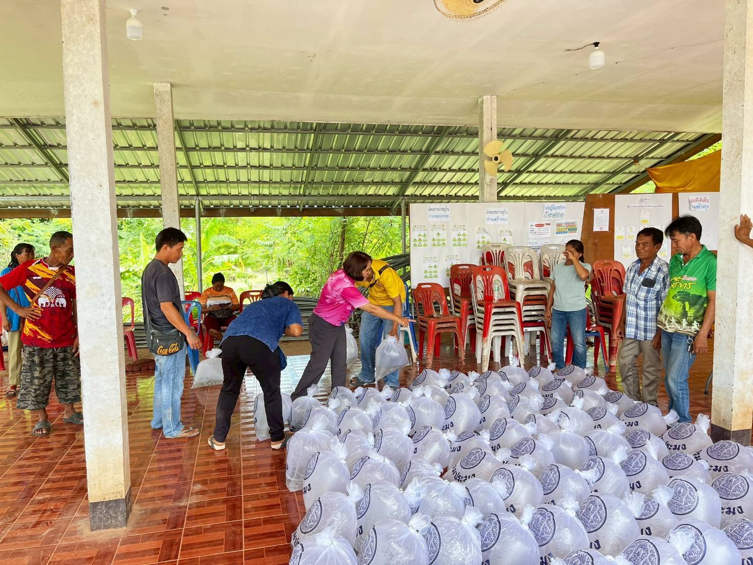ประมงอุบลฯ ร่วมมอบพันธุ์สัตว์น้ำโครงการส่งเสริมอาชีพด้านการประมงในพื้นที่ลุ่มน้ำพรมแดน ประจำปี 2568..คลิก