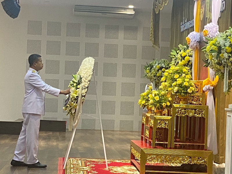 ร่วมพิธีวางพวงมาลาถวายราชสักการะ เนื่องในวันที่ระลึก พระบาทสมเด็จพระปกเกล้าเจ้าอยู่หัว ประจำปี 2568..คลิก