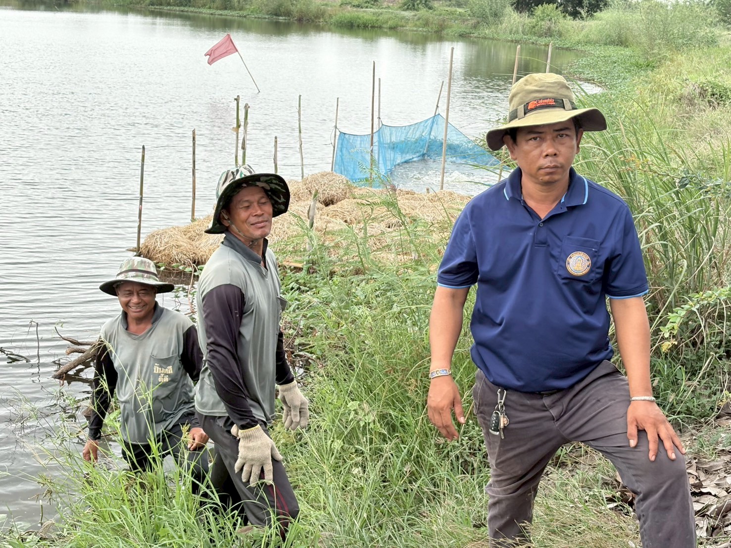 ร่วมปล่อยพันธุ์สัตว์น้ำเศรษฐกิจ พันธุ์กุ้งก้ามกราม ณ บึงห้วยคล้า ในพื้นที่อำเภอวิเศษชาญ หนองลาดใหญ่และหนองคชบาล ในพื้นที่อำเภอไชโย จังหวัดอ่างทอง