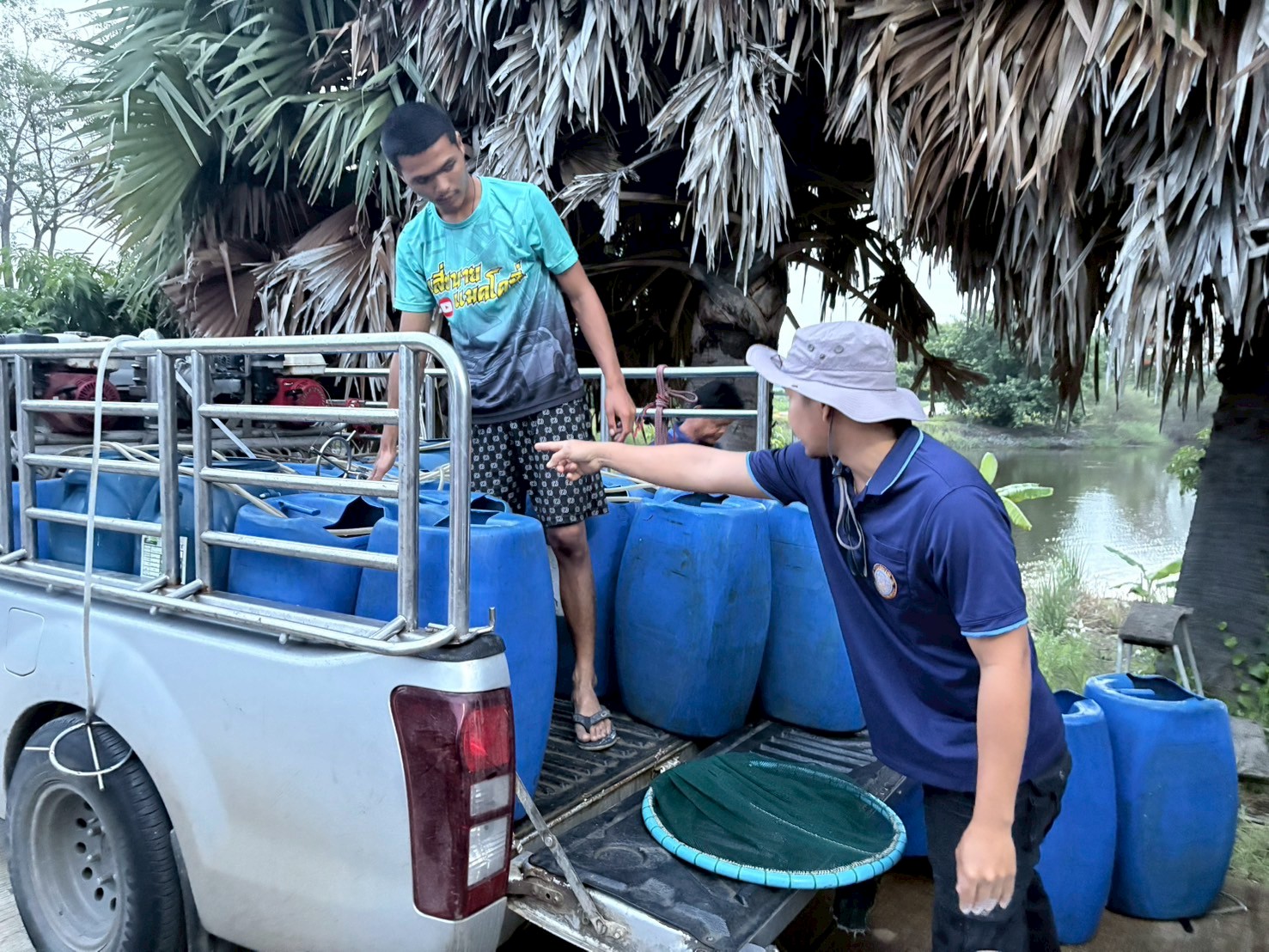 ร่วมปล่อยพันธุ์สัตว์น้ำเศรษฐกิจ พันธุ์กุ้งก้ามกราม ณ บึงห้วยคล้า ในพื้นที่อำเภอวิเศษชาญ หนองลาดใหญ่และหนองคชบาล ในพื้นที่อำเภอไชโย จังหวัดอ่างทอง
