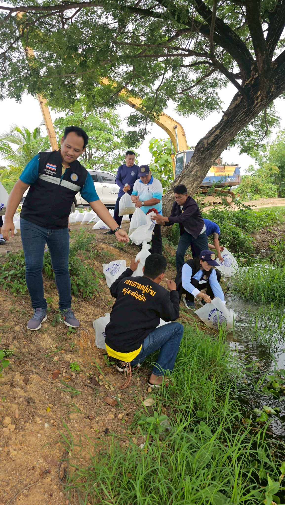 ลงพื้นที่ร่วมกับคณะกรรมการแหล่งน้ำฯ เพื่อปล่อยพันธุ์สัตว์น้ำ..คลิก