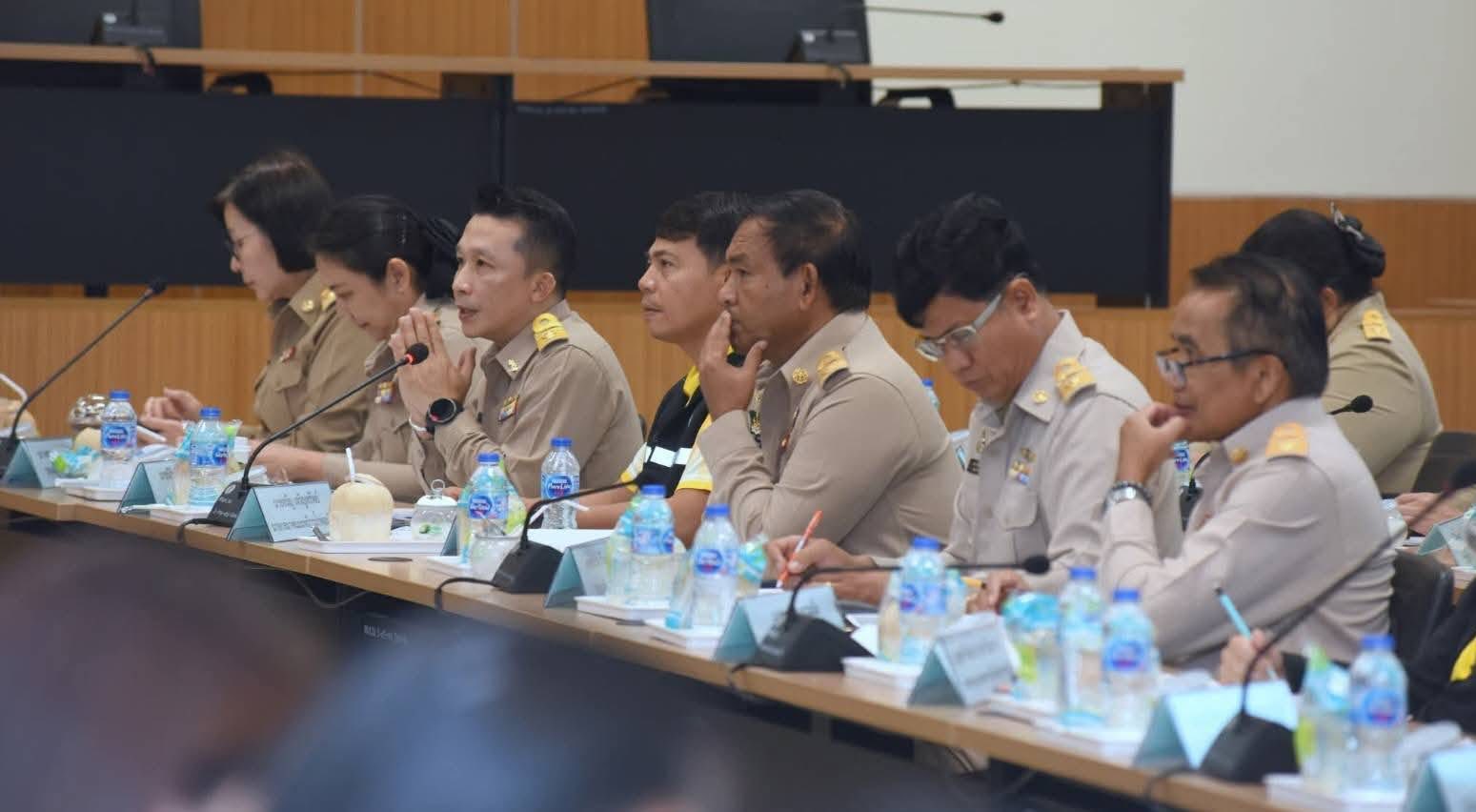เข้าร่วมประชุมแก้ไขปัญหาราคามะพร้าวน้ำหอมตกต่ำและร่วมกันหาแนวทางการแก้ไขปัญหาอย่างยั่งยืน จังหวัดราชุรี..คลิก