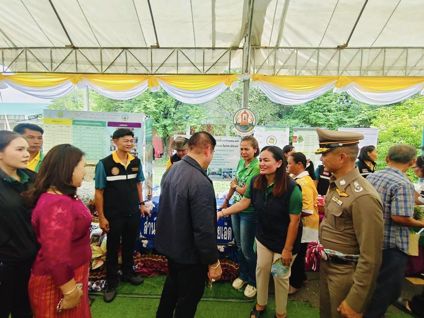 ร่วมต้อนรับนายอรรถกร ศิริลัทธยากร รัฐมนตรีว่าการกระทรวงเกษตรและสหกรณ์ และนายอัครา พรหมเผ่า รัฐมนตรีช่วยว่าการกระทรวงเกษตรและสหกรณ์ เนื่องในโอกาศลงพื้นที่เปิดโครงการเพิ่มประสิทธิภาพการผลิตข้าวของเกษตรกรผู้ประสบอุทกภัย