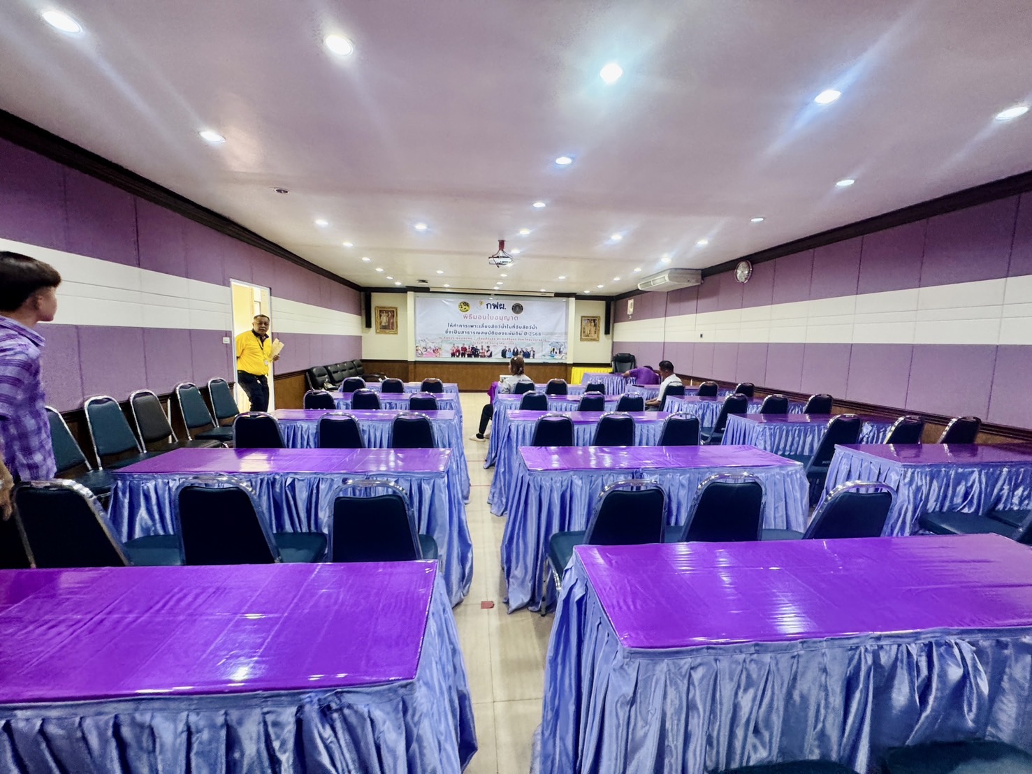 ประมงอำเภอสิรินธร จัดเตรียมสถานที่พิธีมอบใบอนุญาตให้ทำการเพาะเลี้ยงสัตว์น้ำในที่จับสัตว์น้ำ ซึ่งเป็นสาธารณสมบัติของแผ่นดิน ปี 2568