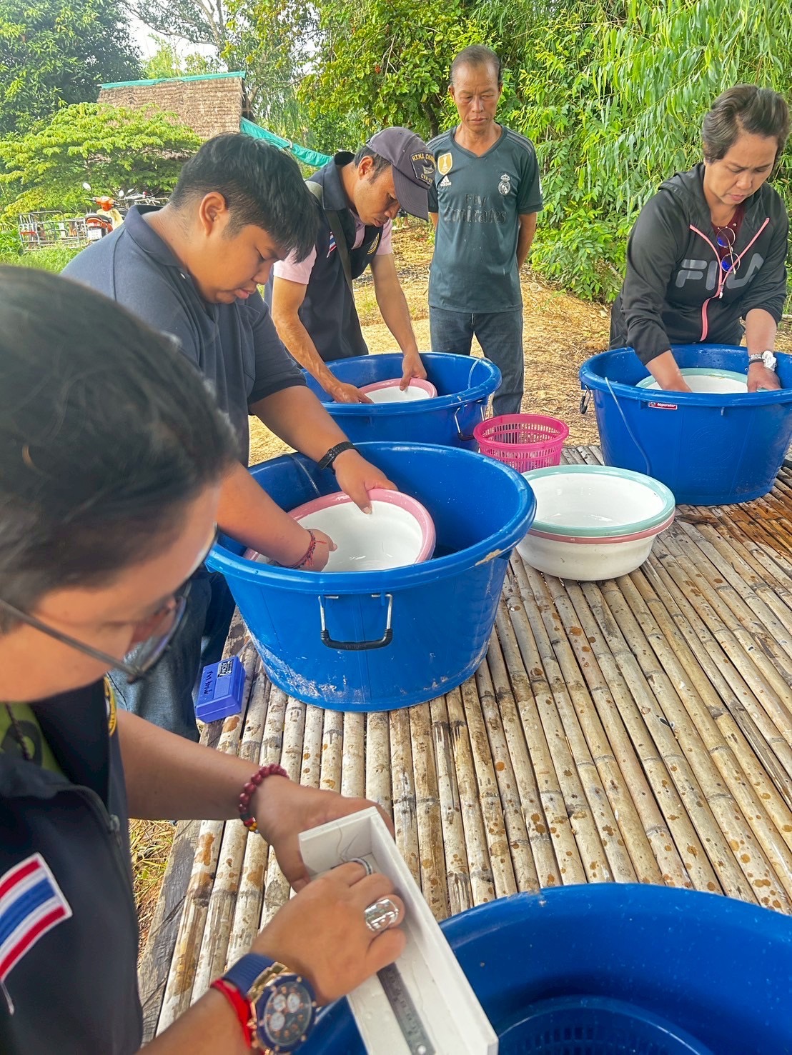 ปล่อยพันธุ์สัตว์น้ำ(กุ้งก้ามกราม) ในโครงการบริหารจัดการทรัพยากรประมงกิจกรรมบริหารจัดการทรัพยากรประมงน้ำจืดการเพิ่มผลผลิตสัตว์น้ำในแหล่งน้ำชุมชน เพื่อเพิ่มรายได้และลดค่าครองชีพของประชาชนประจำปีงบประมาณ 2568 รวมทั้งสิ้น 15 แหล่งน้ำ