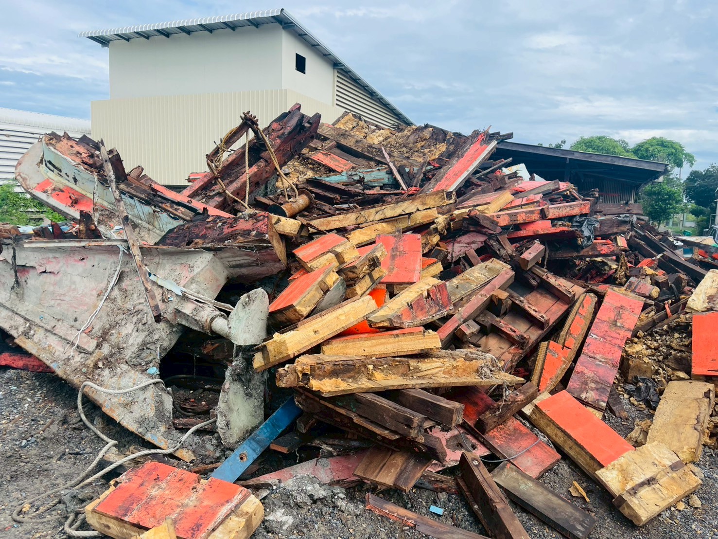ตรวจสอบเรือประมงที่เข้าร่วมโครงการนำเรือประมงออกนอกระบบ