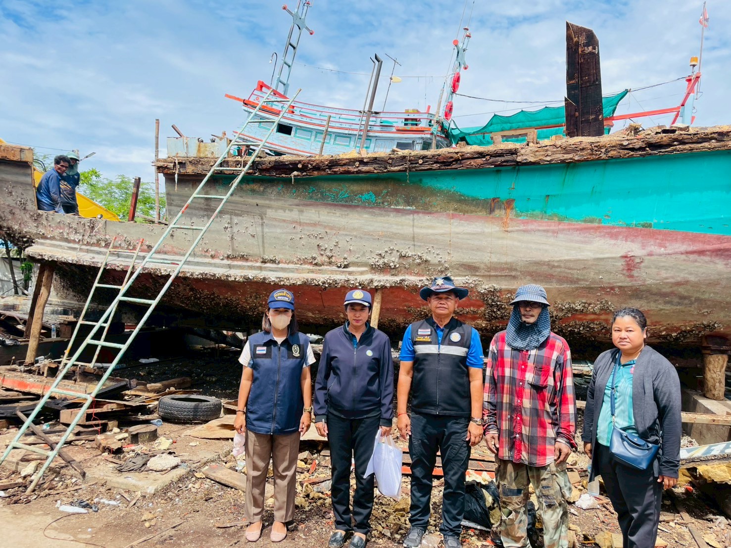 ตรวจสอบเรือประมงที่เข้าร่วมโครงการนำเรือประมงออกนอกระบบ