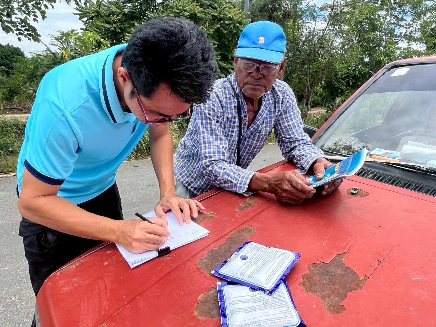 ศูนย์ฯ อ่างทอง ลงพื้นที่ติดตามเกษตรกรหลังเข้าร่วมโครงการพัฒนาสินค้าเกษตรมูลค่าสูงด้านการประมง กิจกรรมหลักส่งเสริมการเพาะเลี้ยงและพัฒนาธุรกิจสัตว์น้ำเศรษฐกิจ กิจกรรมย่อยส่งเสริมการเพาะเลี้ยงและพัฒนาธุรกิจสัตว์น้ำจืดที่มีความสำคัญทางเศรษฐกิจ (ปลาช่อน) ปีงบประมาณ 2568