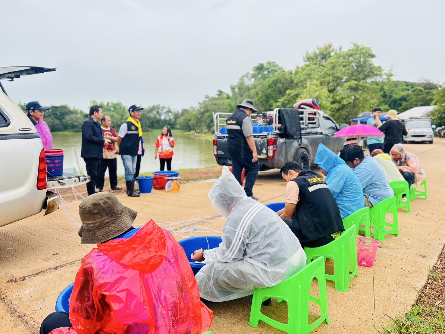 ปล่อยพันธุ์สัตว์น้ำ(กุ้งก้ามกราม) ในโครงการบริหารจัดการทรัพยากรประมงกิจกรรมบริหารจัดการทรัพยากรประมงน้ำจืดการเพิ่มผลผลิตสัตว์น้ำในแหล่งน้ำชุมชน เพื่อเพิ่มรายได้และลดค่าครองชีพของประชาชนประจำปีงบประมาณ 2568 รวมทั้งสิ้น 6 แหล่งน้ำ