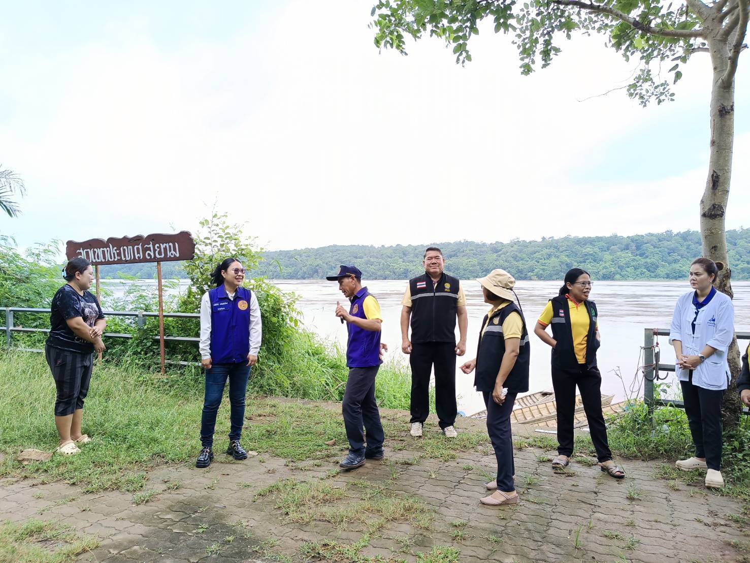 ประมงอำเภอโพธิ์ไทร ลงพื้นที่ตำบลสองคอน และตำบลสำโรง เพื่อติดตามสถานการณ์ระดับน้ำโขงที่เพิ่มสูงขึ้น..คลิก