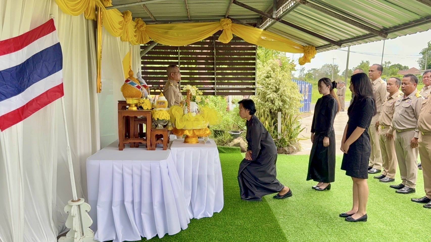 ประมงอำเภอพิบูลมังสาหาร ร่วมพิธีเชิญตะกร้าสิ่งของพระราชทาน ไปมอบให้แก่ครอบครัวทหารเสียชีวิต..คลิก
