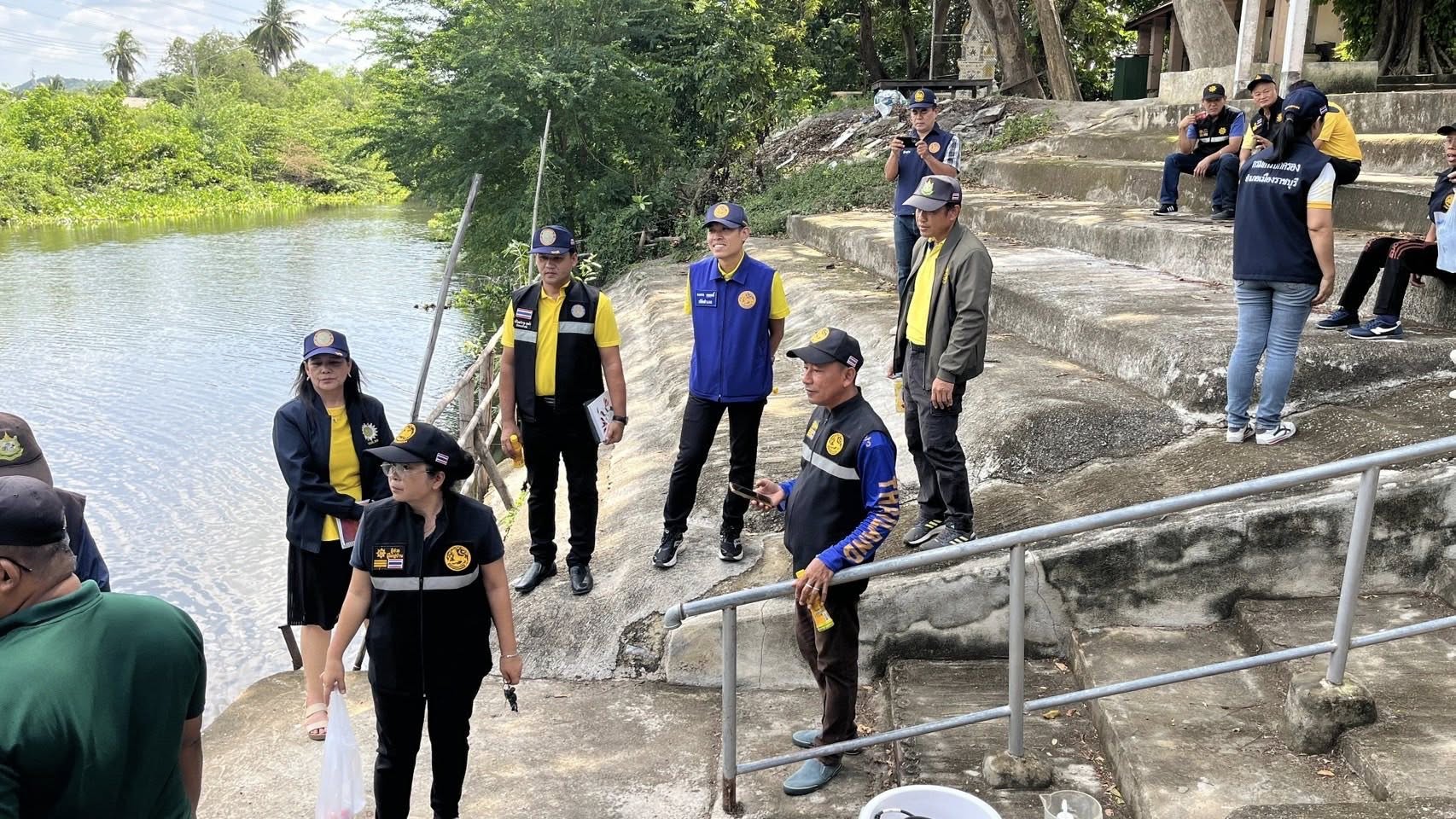ลงพื้นที่ตรวจสอบกรณีรับแจ้งพบปลาตายในคลองตะแคง