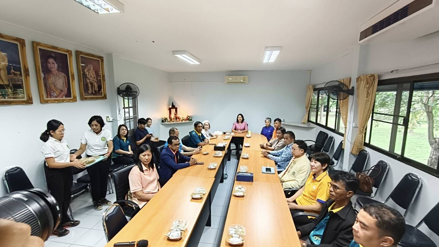 ร่วมหารือแลกเปลี่ยนความคิดเห็นและติดตามการดำเนินงานด้านการเกษตรและสหกรณ์จังหวัดราชบุรี..คลิก
