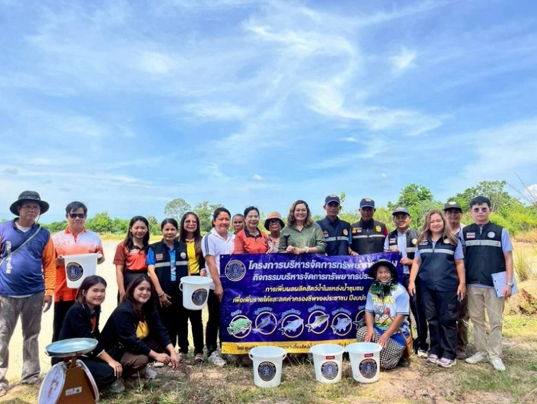 ตรวจรับพันธุ์กุ้งก้ามกราม โครงการบริหารจัดการทรัพยากรประมง กิจกรรมบริหารจัดการทรัพยากรประมงน้ำจืด การเพิ่มผลผลิตสัตว์น้ำในแหล่งน้ำชุมชนเพื่อเพิ่มรายได้และลดค่าครองชีพของประชาชน และปล่อยพันธุ์กุ้งก้ามกรามลงแหล่งน้ำที่เข้าร่วมโครงการดังกล่าว จำนวน 3 แห่งๆละ 40,000 ตัว