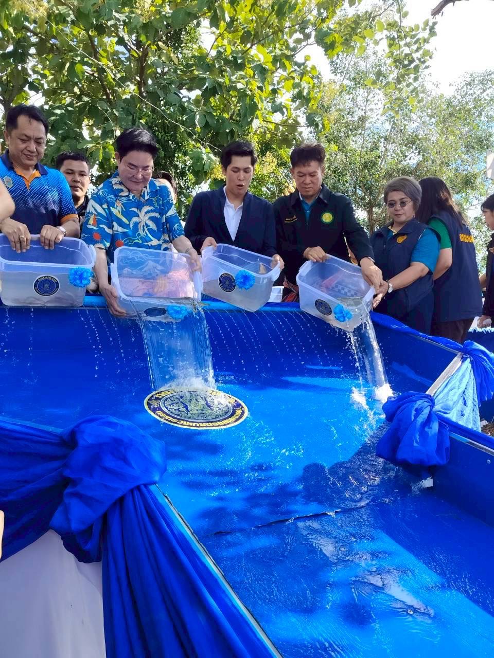 ร่วมต้อนรับการตรวจราชการในพื้นที่จังหวัดร้อยเอ็ด ของนายอัครา พรหมเผ่า รัฐมนตรีช่วยว่าการกระทรวงเกษตรและสหกรณ์