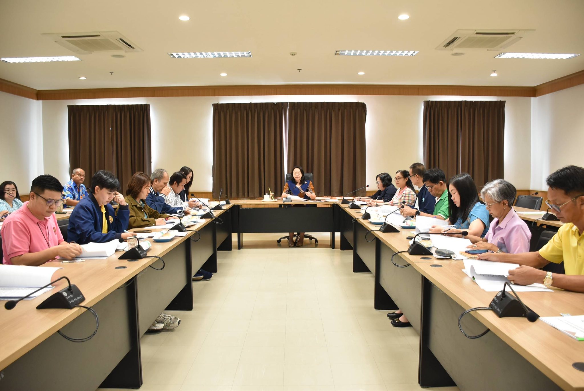 เข้าร่วมประชุมคณะทำงานขับเคลื่อนการพัฒนาเศรษฐกิจฐานรากและประชารัฐ จังหวัดราชบุรี