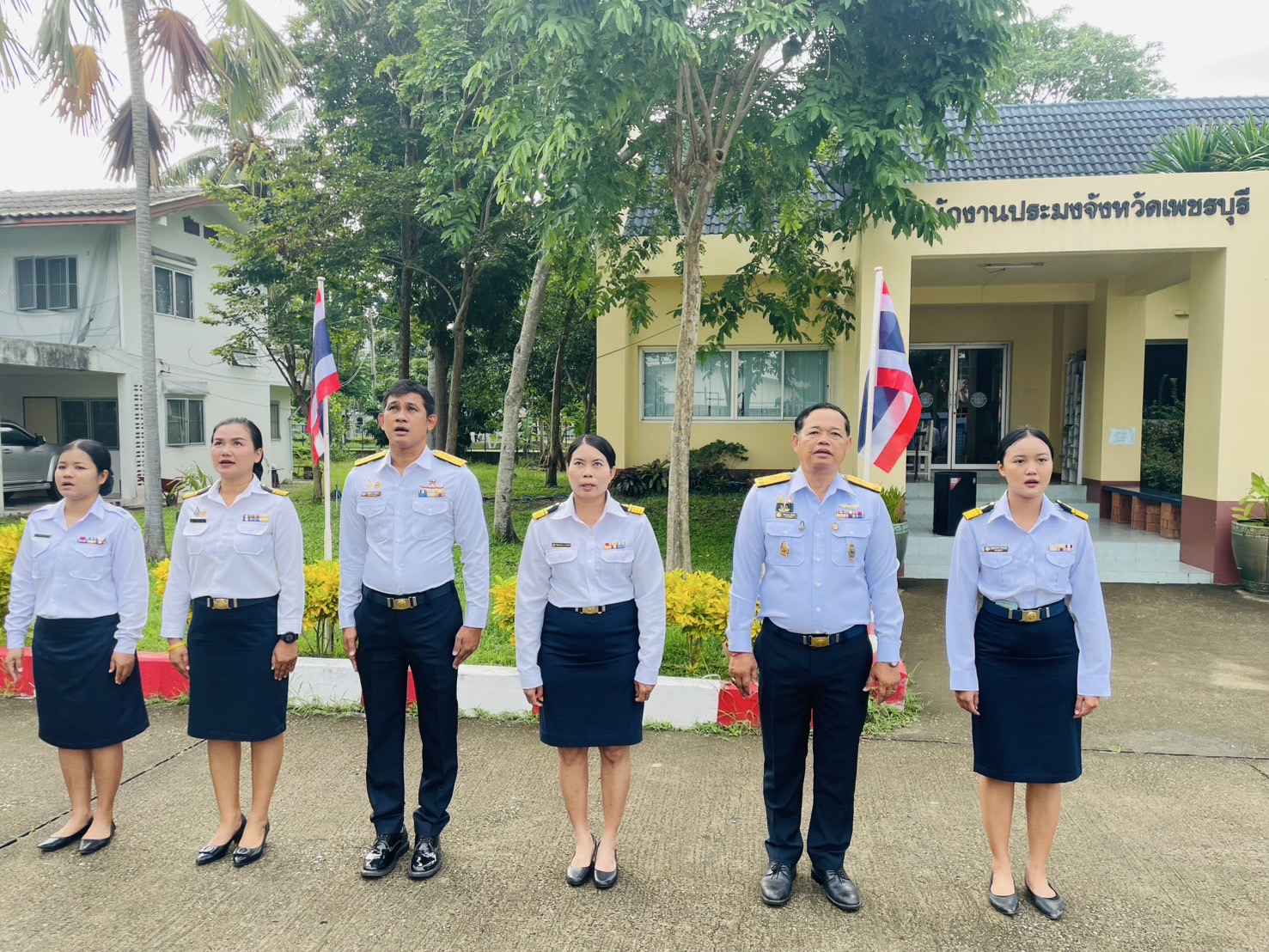 จัดกิจกรรมเคารพธงชาติและร้องเพลงชาติไทย เนื่องในวันพระราชทานธงชาติไทย