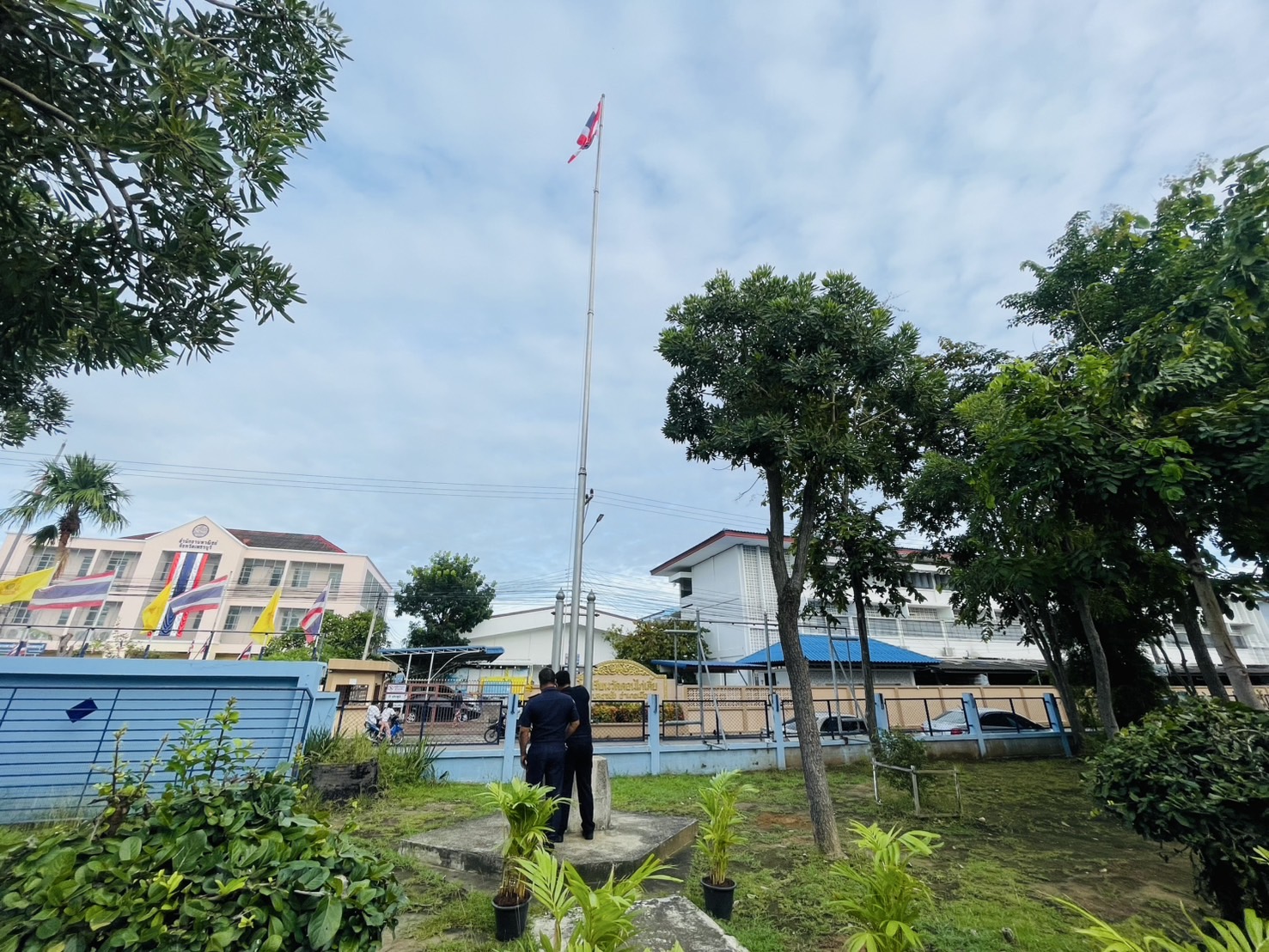 จัดกิจกรรมเคารพธงชาติและร้องเพลงชาติไทย เนื่องในวันพระราชทานธงชาติไทย