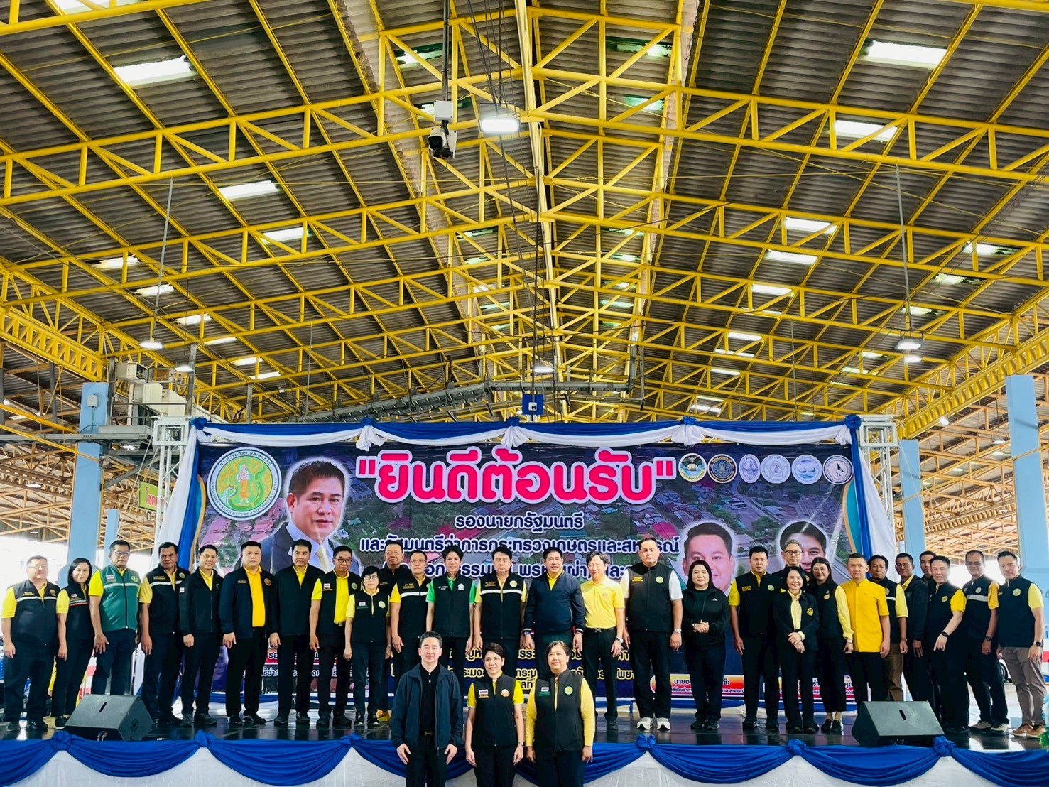 ร้อยเอกธรรมนัส พรหมเผ่า รองนายกรัฐมนตรีและรัฐมนตรีว่าการกระทรวงเกษตรและสหกรณ์พร้อมคณะลงพื้นที่ปฏิบัติราชการ