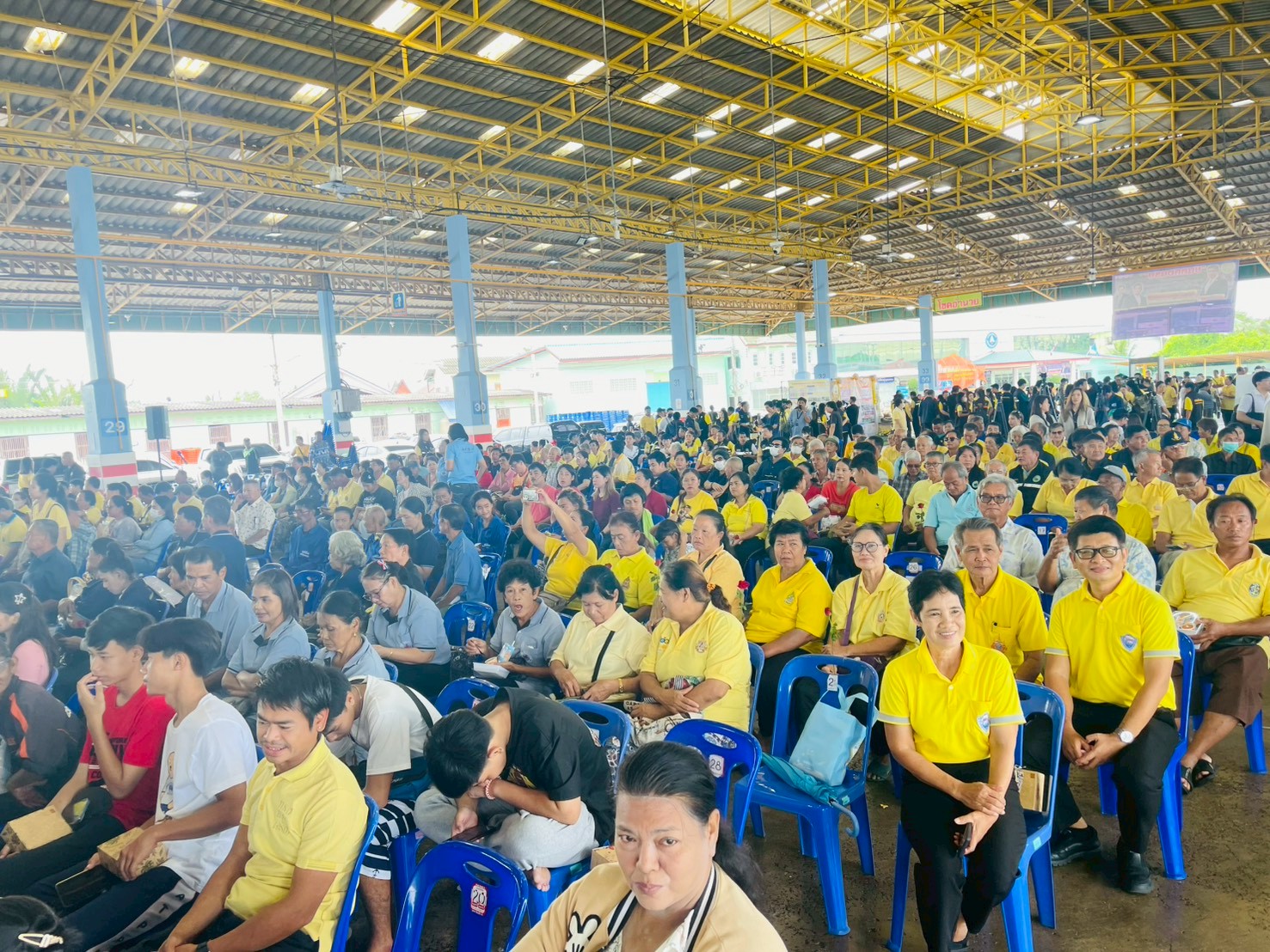 ร้อยเอกธรรมนัส พรหมเผ่า รองนายกรัฐมนตรีและรัฐมนตรีว่าการกระทรวงเกษตรและสหกรณ์พร้อมคณะลงพื้นที่ปฏิบัติราชการ