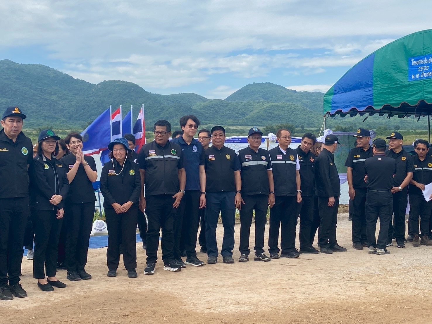 ร่วมจัดกิจกรรมปล่อยพันธุ์ปลาน้ำจืด และต้อนรับรองนายกรัฐมนตรีและรัฐมนตรีว่าการกระทรวงเกษตรและสหกรณ์ (ร้อยเอกธรรมนัส พรหมเผ่า)..คลิก