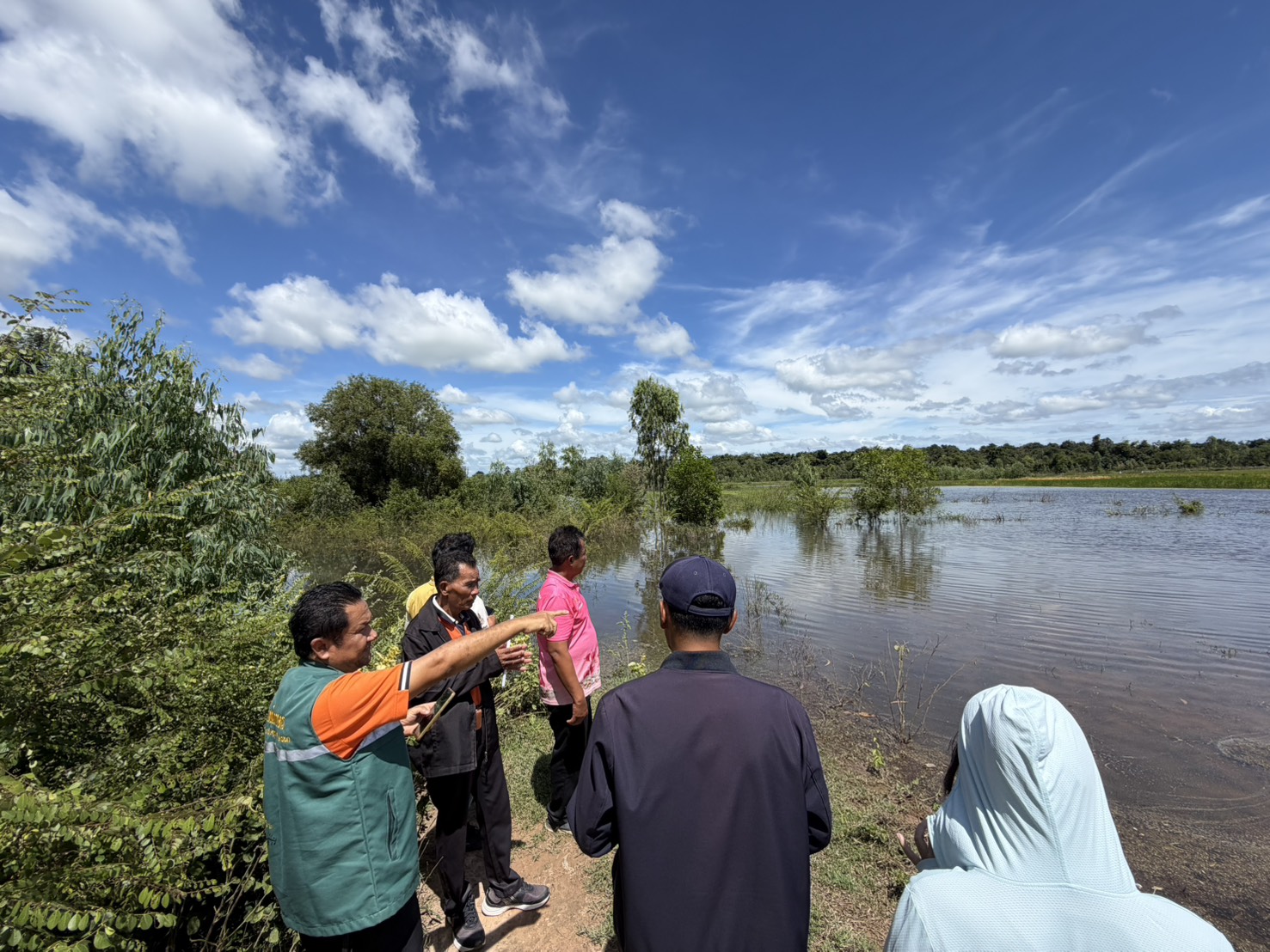 “ประมงศรีสะเกษ สำรวจพื้นที่ประสบจากอุทกภัย ด้านประมง”