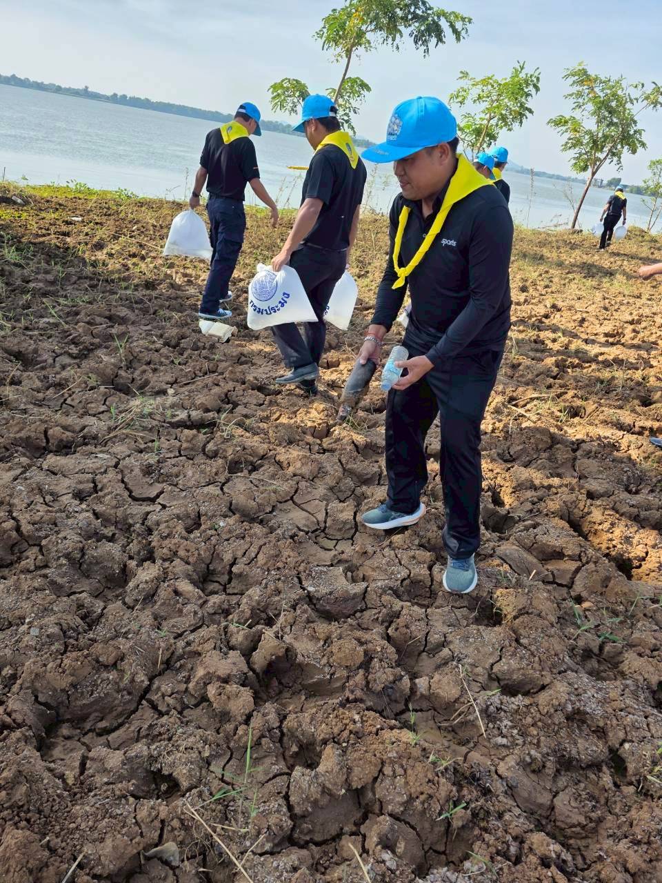 ศปจ.นครสวรรค์ เข้าร่วมกิจกรรมจิตอาสาบำเพ็ญประโยชน์และสาธารณกุศลถวายพระราชกุศล วันเฉลิมพระเกียรติพระมงกุฎเกล้าเจ้าอยู่หัว 