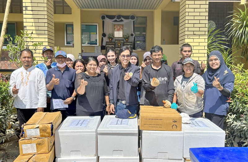 เข้าเยี่ยมเยียนและมอบสิ่งของสำหรับบริโภค ให้แก่หน่วยงานกรมประมงจังหวัดสตูล..คลิก