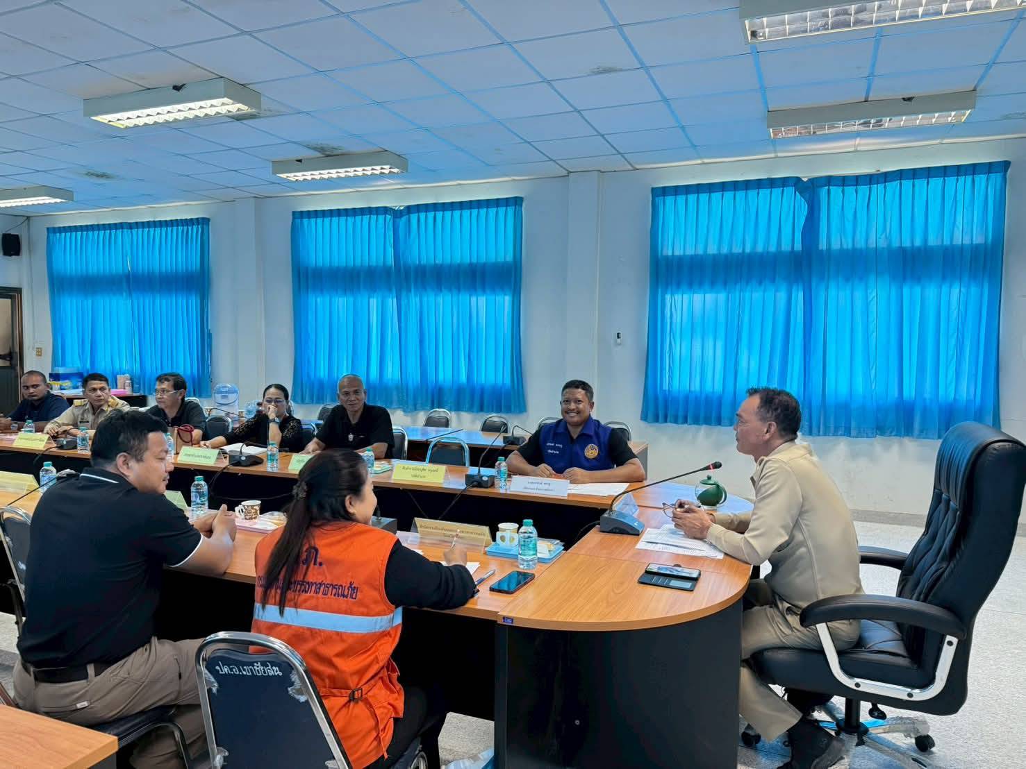   ประมงอำเภอเขาชัยสน เข้าร่วมประชุมคณะกรรมการให้ความ ช่วยเหลือผู้ประสบภัยพิบัติอำเภอเขาชัยสน (ก.ช.ภ.อ.เขาชัยสน)  ครั้งที่ 4 /2568 ซึ่งอำเภอเขาชัยสนได้เกิดอุทกภัยในพื้นที่  จำนวน 5 ตำบล 58 หมู่บ้าน ณ ห้องประชุมอำเภอเขาชัยสน (ชั้น2) ที่ว่าการอำเภอเขาชัยสน