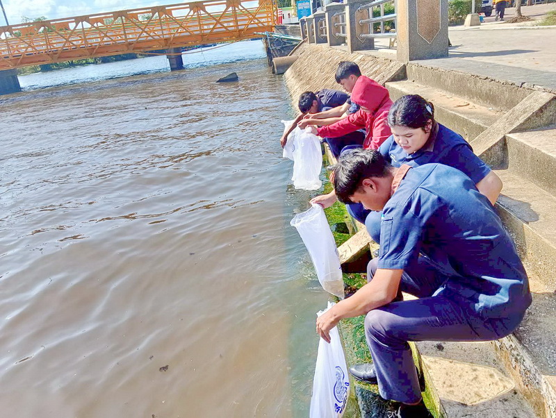 ร่วมปล่อยพันธุ์กุ้งก้ามกราม ลงสู่ทะเลสาบสงขลา อ.เมือง จ.พัทลุง..คลิก