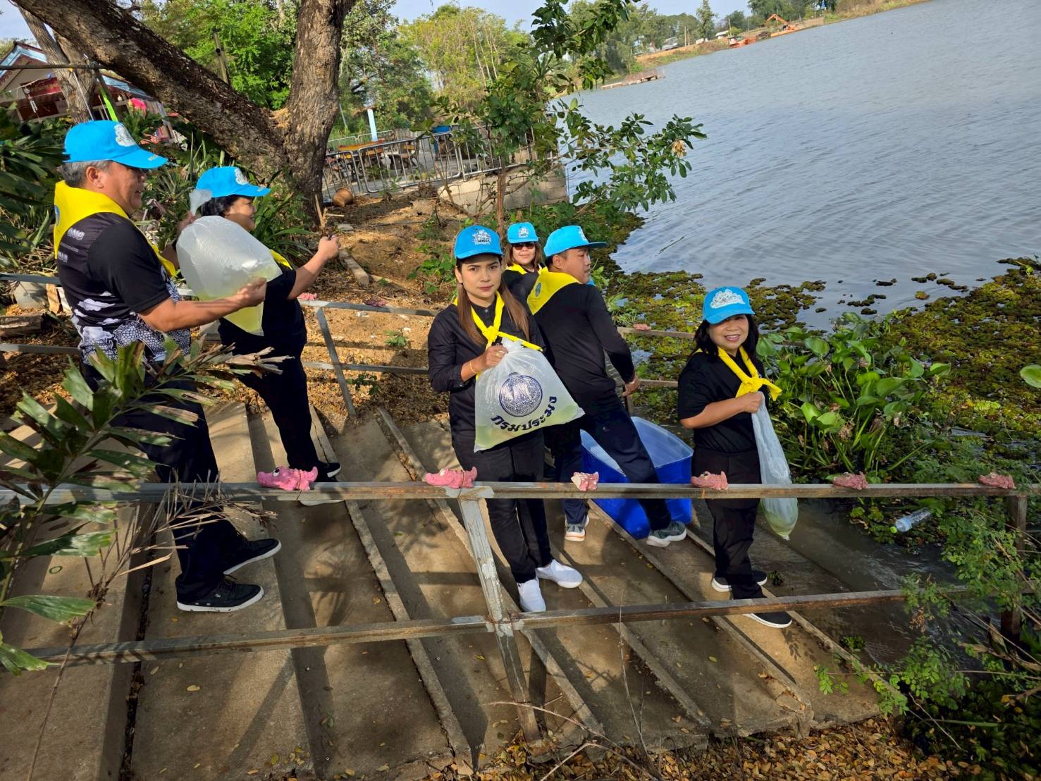 ศปจ.นครสวรรค์ ร่วมกันทำความสะอาด และพัฒนา บริเวณศาลเจ้าแม่หมอนทอง ศูนย์วิจัยและพัฒนาประมงน้ำจืดนครสวรรค์ ในโครงการจิตอาสา เราทำความดีด้วยหัวใจ