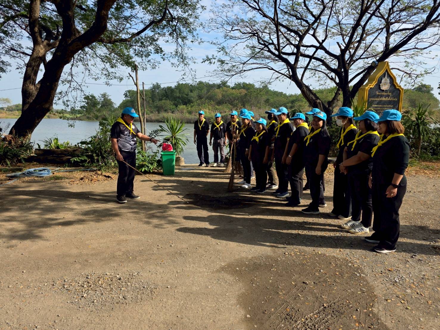 ศปจ.นครสวรรค์ ร่วมกันทำความสะอาด และพัฒนา บริเวณศาลเจ้าแม่หมอนทอง ศูนย์วิจัยและพัฒนาประมงน้ำจืดนครสวรรค์ ในโครงการจิตอาสา เราทำความดีด้วยหัวใจ..คลิก